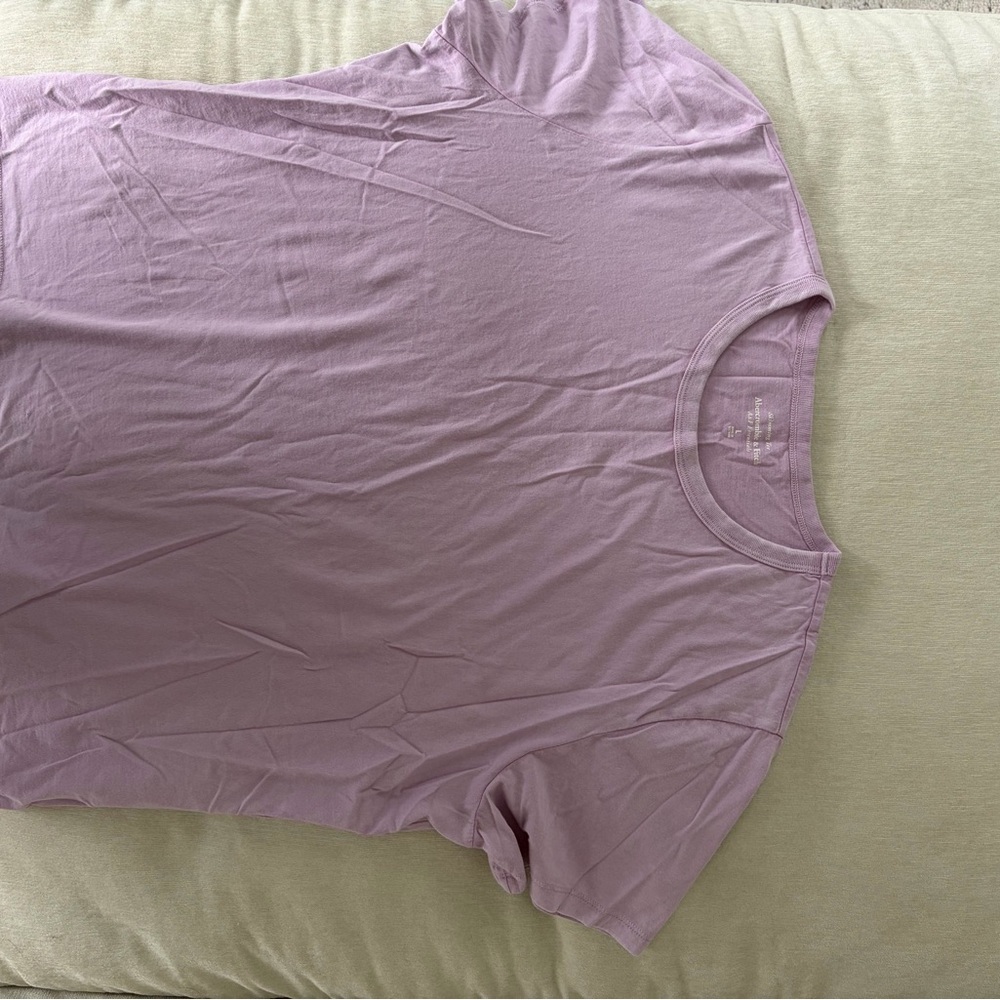 Abercrombie & Fitch Lavender Short Sleeve Crewneck Tee